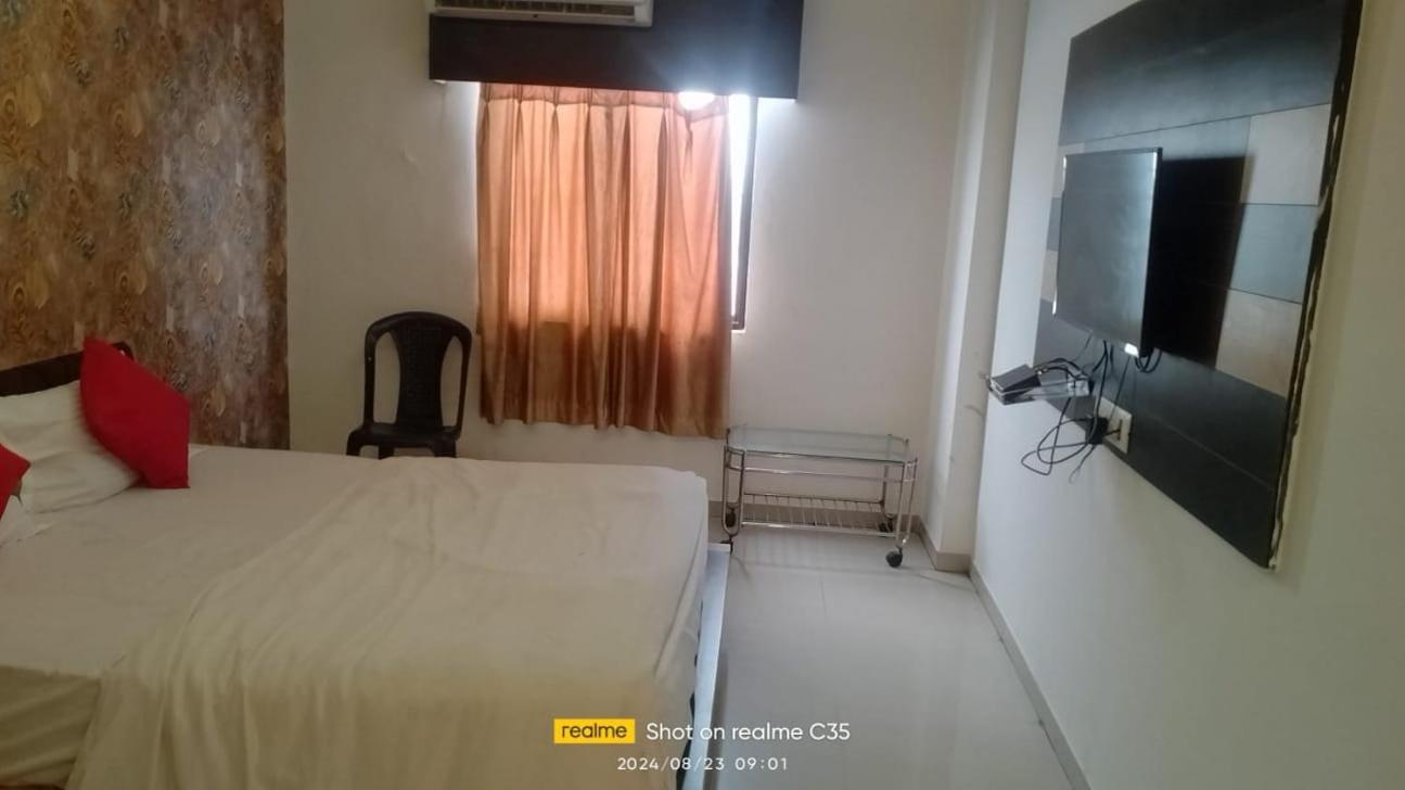 Hotel Paradise -Ahmadabad Zewnętrze zdjęcie