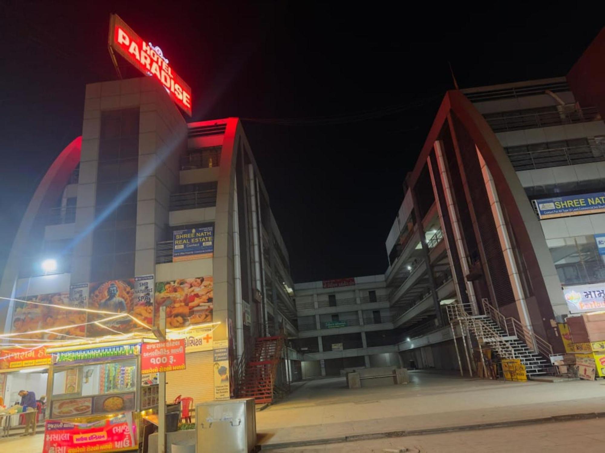 Hotel Paradise -Ahmadabad Zewnętrze zdjęcie