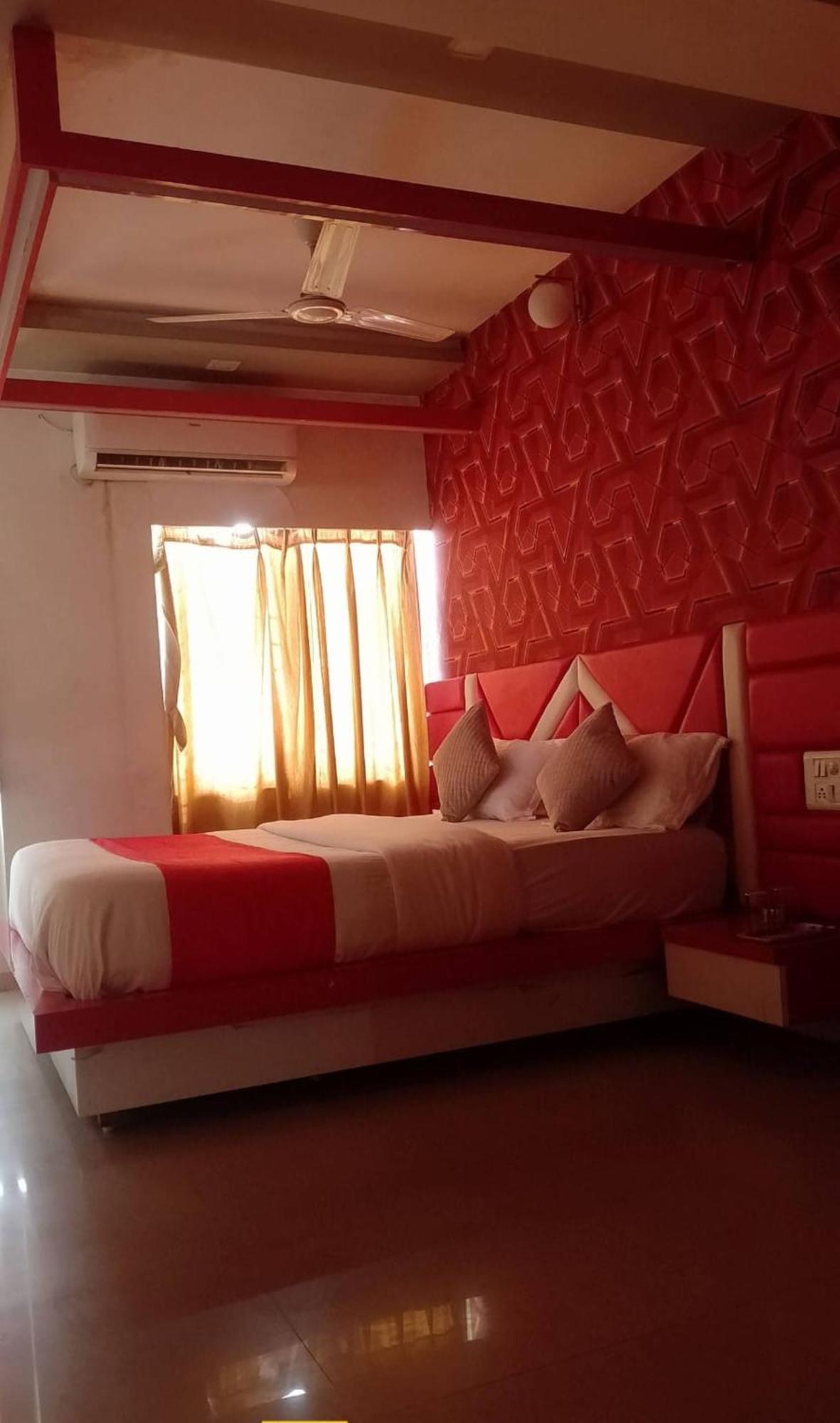 Hotel Paradise -Ahmadabad Zewnętrze zdjęcie